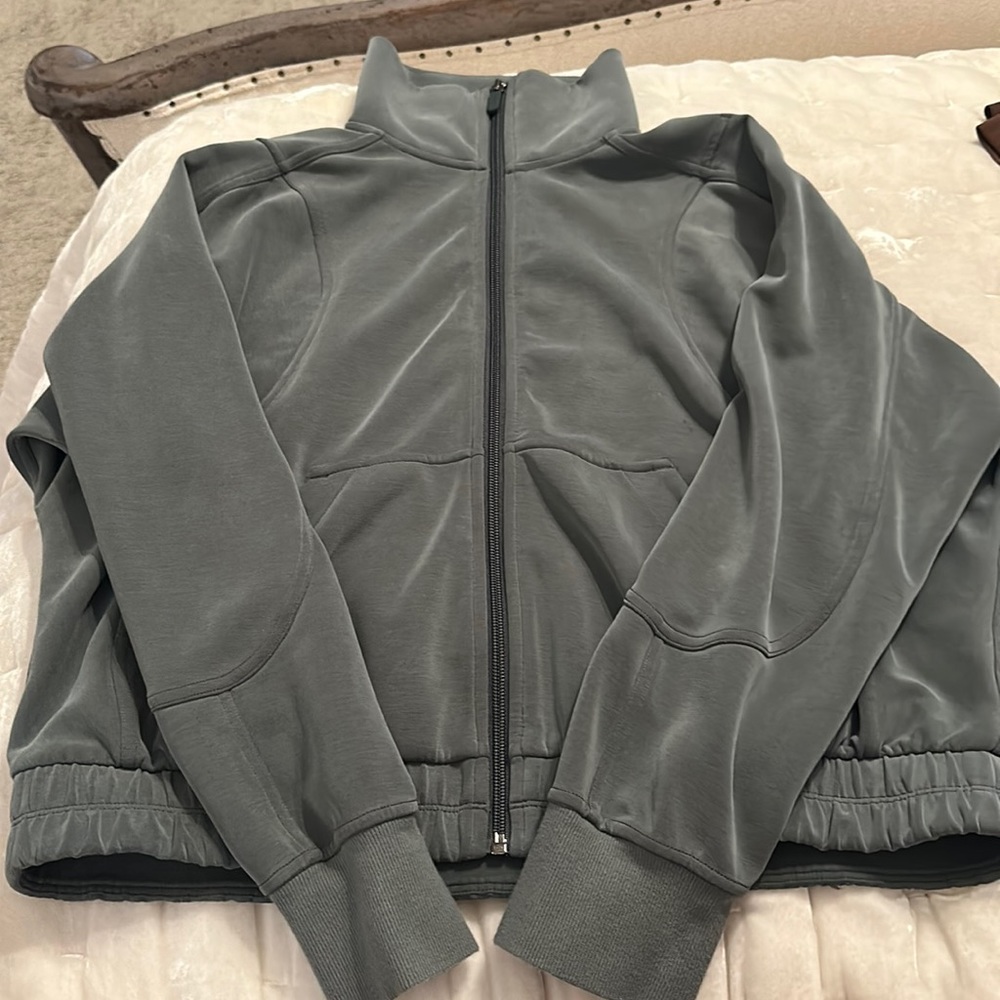 Lululemon Softstreme Funnel Neck zip up. Smoked Spruce. Size 8